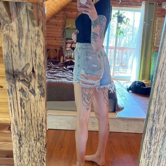 Sexy high rise bum rip jean shorts - Picture 1 of 10